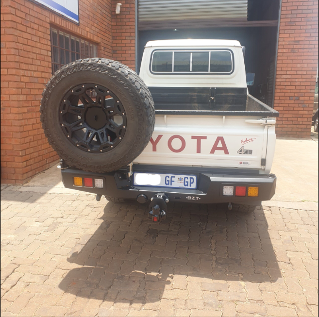 Land Cruiser rear bumper - BZT - With Swingarm included
