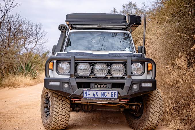 Land Cruiser 79 series  Oppositelock front bumper